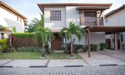 Casa em Lauro de Freitas com 4|4, 02G e 220M² | Terreno de 300M²