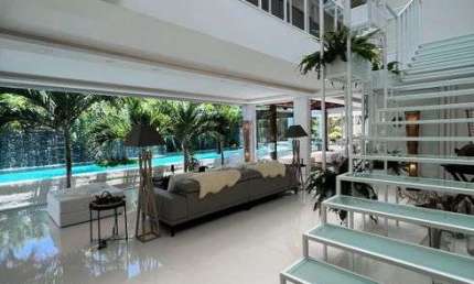 Casa Alto Padrão em Busca Vida com 5|4, 04G e 700M²