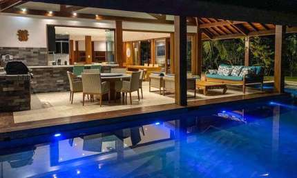 Casa Alto Padrão em Praia do Forte com 4|4, 04G e 450M² | Terreno 544M²