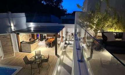 Casa Alto Padrão em Alphaville com 4|4, 02G e 272M²
