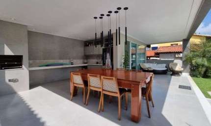 Casa Alto Padrão em Guarajuba com 6|4, 06G e 341M² (Porteira Fechada)