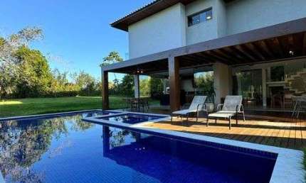 Casa em Praia do Forte com 6|4, 06G e 420M² | Terreno 800M²
