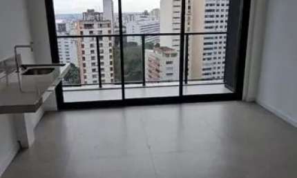 Studio em excelente localização no Caminho das Arvóres