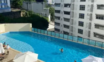 Apartamento em condomínio clube localização central