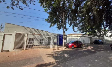 Casa com 4 quartos para alugar na Avenida Adolfo Lutz, Vila Santa Cruz, São José do Rio Preto