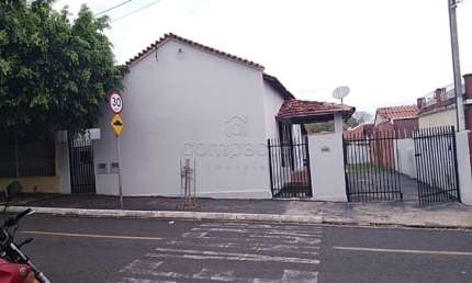 Casa com 2 quartos para alugar na Rua Doutor Coutinho Cavalcanti, Centro (Engenheiro Schmitt), São José do Rio Preto