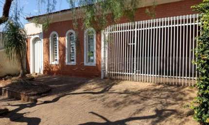 Casa com 3 quartos para alugar na Rua General Glicério, Vila São Pedro, São José do Rio Preto
