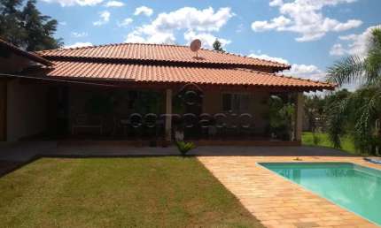 Fazenda à venda no Centro, Guapiaçu 