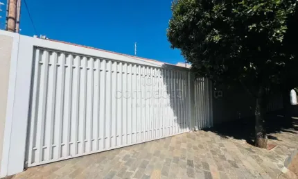Casa com 3 quartos para alugar na Rua Alexandre Floriano, Jardim Maracanã, São José do Rio Preto