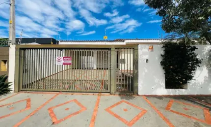 Casa com 3 Quartos para alugar, 190m² - Jardim Tarraf II