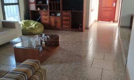 Casa com 3 quartos para alugar na Rua Doutor Benjamim de Oliveira Abbade, Jardim Moysés Miguel Haddad, São José do Rio Preto