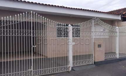 Casa com 3 quartos para alugar na Rua João José Alves, Jardim Santo Antônio, São José do Rio Preto