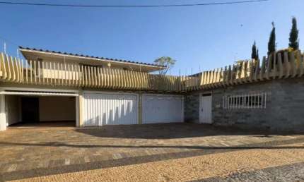 Casa Residencial/Comercial com 3 andares e 9 Quartos para alugar - Zona Sul