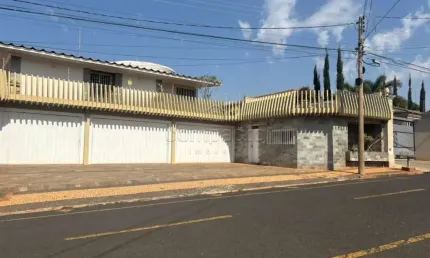 Casa Residencial/Comercial com 3 andares e 9 Quartos para alugar - Zona Sul
