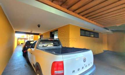 Casa com 3 quartos para alugar na Rua Ipiranga, Vila Curti, São José do Rio Preto