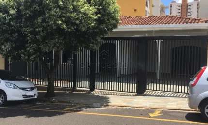 Casa Comercial Reformada com 400M² - Localização privilegiada.