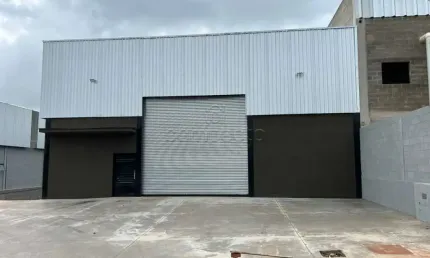 Barracão Comercial com 600m² de área útil  para alugar - Distrito Industrial Doutor Carlos Arnaldo e Silva.