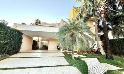 Sobrado com 4 Suítes e Varanda Gourmet - Residencial Eco Village I