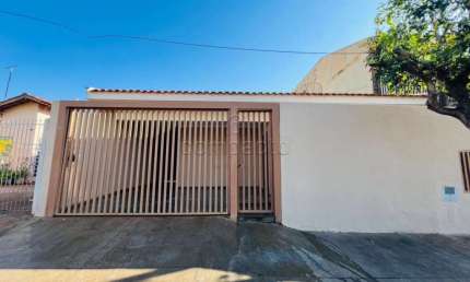 Casa para locação e venda com 3 Quartos e Churrasqueira - Conjunto Habitacional São Deocleciano