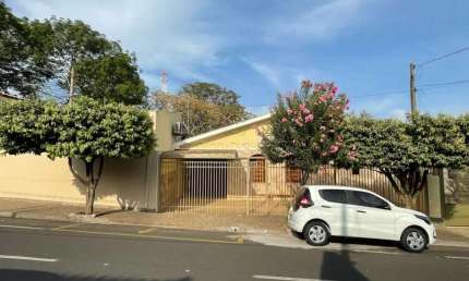 Casa com 3 quartos para alugar na Rua Major Emídio de Castro, Vila Santo Antônio, São José do Rio Preto