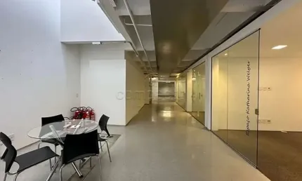 Lindo e amplo prédio com 1.700m² de área útil no centro!