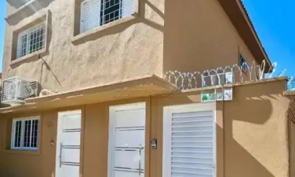 Linda casa com 02 quartos para locação, imóvel novo!