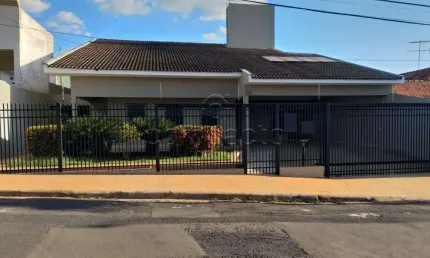 Casa com 3 quartos para alugar na Rua Doutor Antônio Carlos Montanhez, Parque Residencial Comendador Mançor Daud, São José do Rio Preto