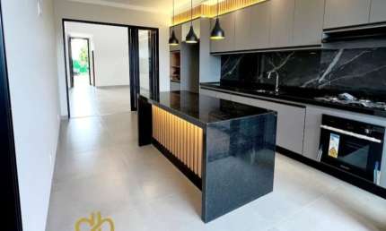 CASA TÉRREA CONDOMINIO SAN MARCO-PRONTA PARA MORAR-AMBIENTES INTERNOS:3 SUÍTES AMPLAS, CLIMATIZADAS E COM MÓVEIS PLANEJADOS- ESCRITÓRIO COM PLANEJADOS E AR-CONDICIONADO-LAVABO COM PIA EM MÁRMORE TRAVE
