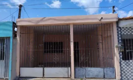 Casa no bairro de águas lindas entrando pela osvaldo cruz - ananindeua - pa