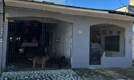 Jn vendo casa com quintal em ótima localização terreno com espaço para investir