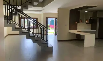 Oportunodade !! maravilhosa casa com 4 suítes, sendo 3 delas com closet