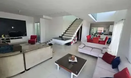 Sobrado para venda com 300 metros quadrados com 4 quartos