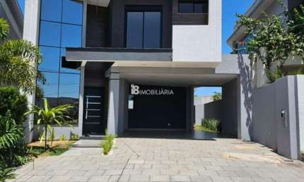 Excelente sobrado com piscina em condomínio fechado