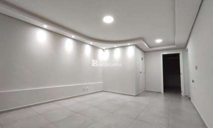 Excelente sala comercial no centro disponível para locação