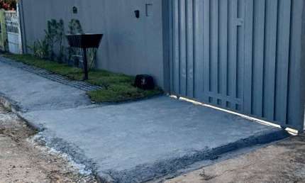 Sobrado com Piscina 3 quartos Sendo 3 Suítes Bairro Nossa Senhora Aparecida, Coxipó
