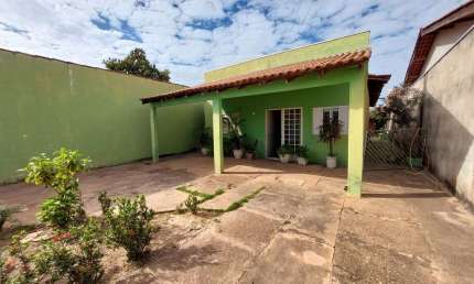 Casa no Bairro São Francisco, próximo a Av. Espigão Tijucal - 3 quartos - Cuiabá