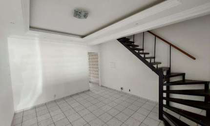 Sobrado em Condomínio para Locação Anual - Residencial Shangri-lá - Cuiabá - MT