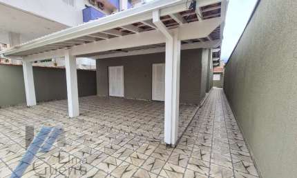 Ubatuba, Centro - Casa com 03 dormitórios, sendo 01 suíte com terreno de 306 m2.
