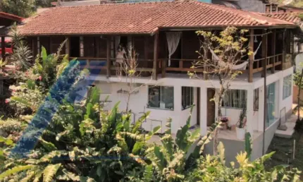 Ubatuba, Enseada - Casa com 05 dormitórios  com vista para o mar.