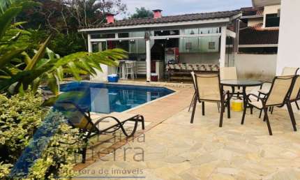 Ubatuba, Horto - Condomínio Villas, casa com 04 dormitórios, sendo 02 suítes e área de lazer.