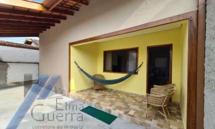 Ubatuba, Centro - Casa com 03 dormitórios, sendo 01 suíte.
