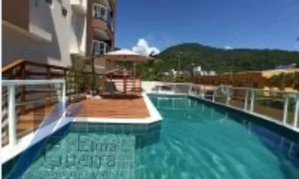 Ubatuba, Toninhas - Apartamento  cobertura próximo a praia com 03 dormitórios, sendo 01 suíte com vista para o mar.