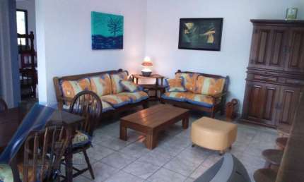 Ubatuba, Toninhas - Apartamento próximo a praia com 02 dormitórios.