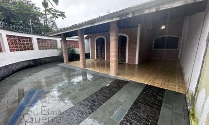 Ubatuba, Itaguá - Casa mobiliada com 03 dormitórios, sendo 01 suíte proximo da praia.