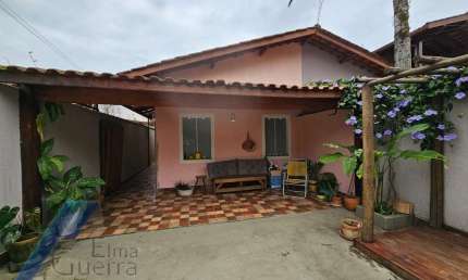 Ubatuba, Parque Vivamar - Casa sobrado geminado com 03 dormitorios sendo 01 suite.