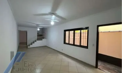 Ubatuba, centro - sobrado geminado com 03 dormitorios sendo 01 suite.