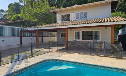 Ubatuba, Parque Vivamar - Casa sobrado com 03 suites e área de lazer.