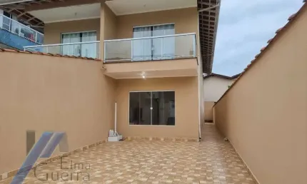 Ubatuba, Itaguá - Sobrado geminado com 03 dormitórios, sendo 01 suíte.