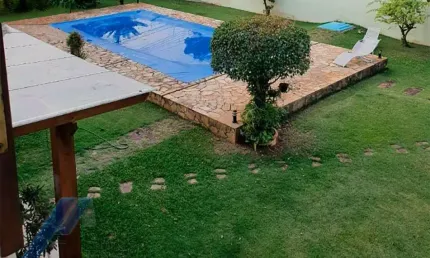 Ubatuba, Itaguá - Casa sobrado em bairro nobre de com 03 suítes e área de lazer.