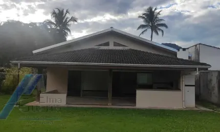 Ubatuba, Horto - Condomínio Park Hills, Casa com 03 dormitórios, sendo 01 suíte.